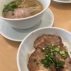 塩らぁ麺　ハーフチャーシュー丼