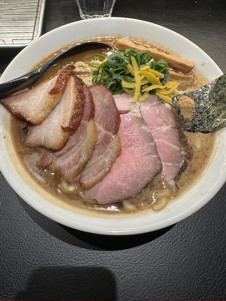 「焼豚濃厚豚骨魚介蕎麦＋特盛」@百合の咲く場所の写真