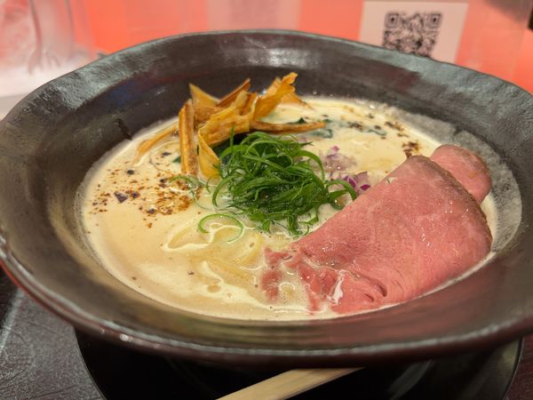 「白トリュフ香る和牛ローストビーフのせ鶏白湯ラーメン」@Jikasei Mensho 渋谷パルコ店の写真