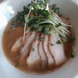 鶏白湯チャーシュー麺（醤油）