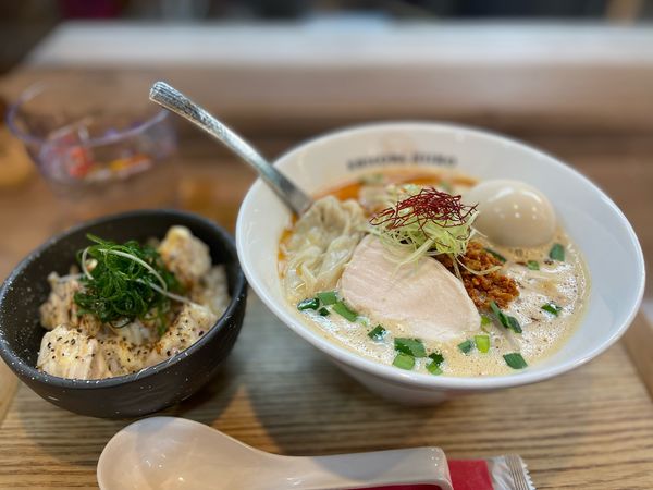 「超濃厚台湾えびそば+味玉+わんたん+炙り鶏マヨ丼」@えびそば 緋彩の写真