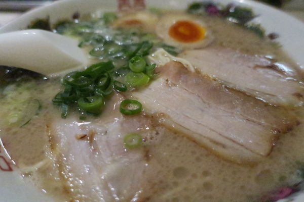 「本格味玉とんこつ 780円」@長浜ラーメン 丸羅とんこつの写真