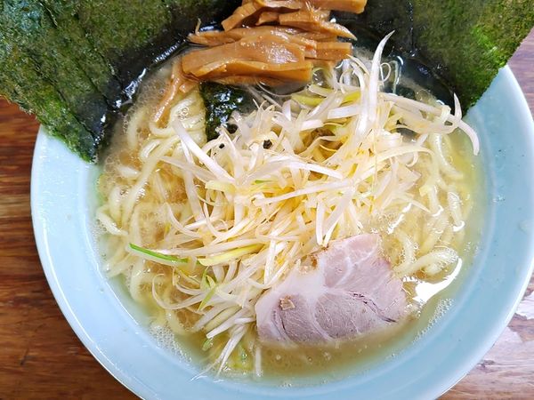 「ネギラーメン＋のり＋メンマ」@まこと家の写真
