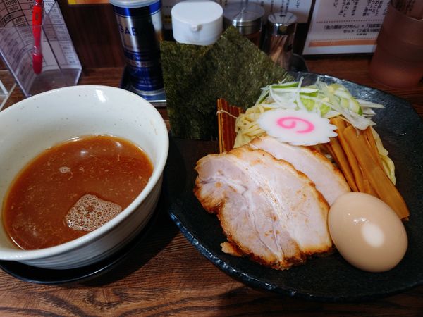 「特製つけめん(のり、チャーシュー、煮玉子つき)1090円」@らーめんつけめん たつみの写真