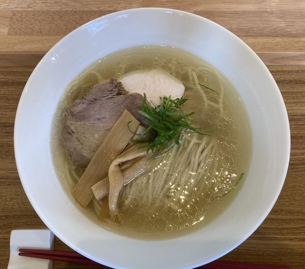 「らぁめん塩+半チャーハン」@らぁめん ご恩の写真