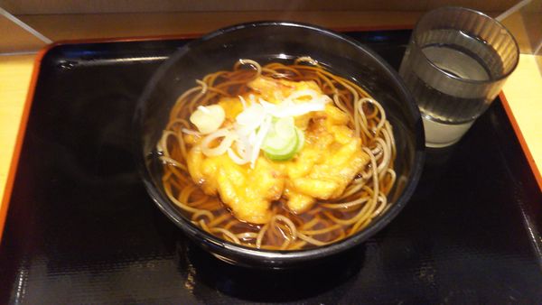 「【週替わり】ベーコンエッグ天そば」@よもだそば 御徒町店の写真