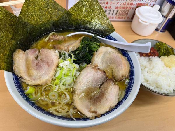 「チャーシューメン中 ¥1,050 半ライス ¥150」@らーめん一家の写真