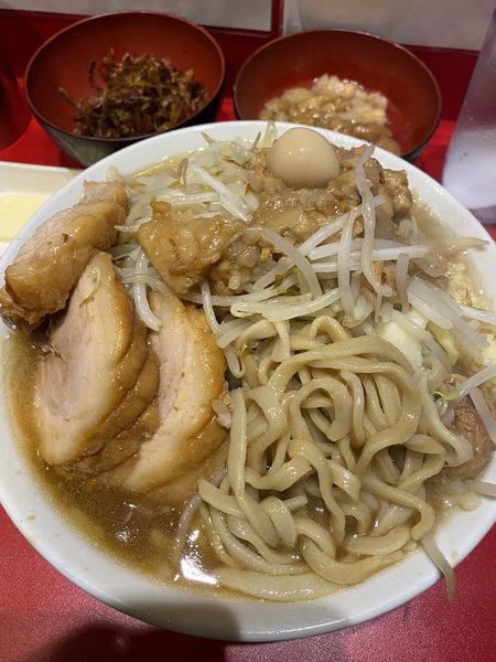 「ラーメン＋豚1枚+焦がしネギ+バター+背脂卵」@麺屋HEROの写真