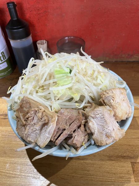 「チャーシュー麺　ヤサイマシ」@ラーメン髭の写真