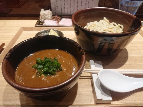 「つけめん(あつもり)＋特選全部乗せトッピング＋塩とスダチ」@中華蕎麦 とみ田の写真