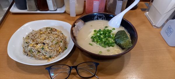 「白博多ラーメン・チャーハンセット」@博多ラーメン 長浜や 大森店の写真