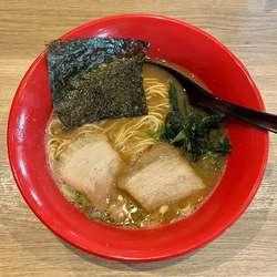 濃厚豚骨らーめん 並盛り（830円）