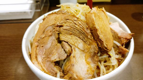 「大(豚2枚)(やさいましからめ)￥1,050円」@ラーメン イエロー 御徒町店の写真