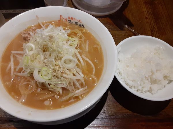 「味噌ラーメン大盛り ライスサービス」@みそ吟 栄プリンセス通り店の写真