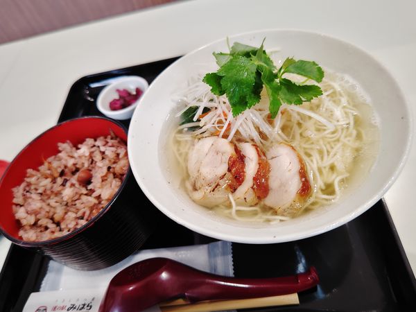 「見晴らし塩ラーメン６５０円タコ飯２５０円」@漁師と農家の台所 キッチンルマーダ 道の駅 みはら神明の里の写真