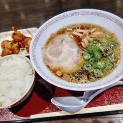 尾道ラーメン唐揚げセット１２５０円