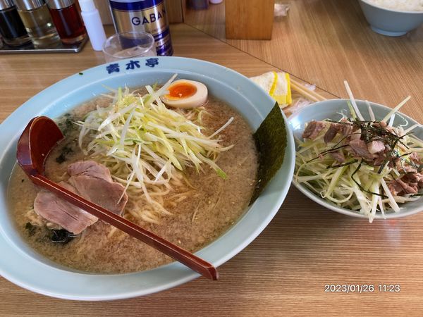 「ネギラーメン中 醤油 ネギ丼」@ラーメン青木亭 草加店の写真