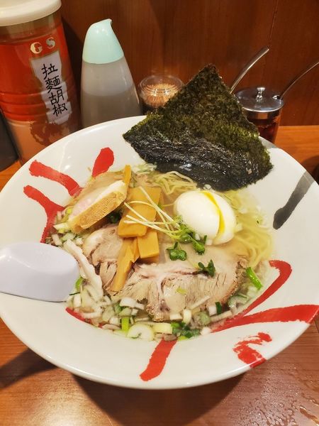 「特製あっさり塩」@函館麺厨房 あじさい 東京ラーメンストリート店の写真