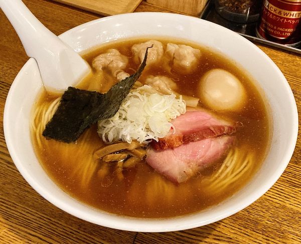 「ワンタンメン＋味付け玉子」@支那ソバ おさだの写真