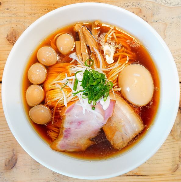 「味玉鶏ソバ醤油＋うずらの味玉＋サッポロラガービール」@The Noodles & Saloon Kiriyaの写真