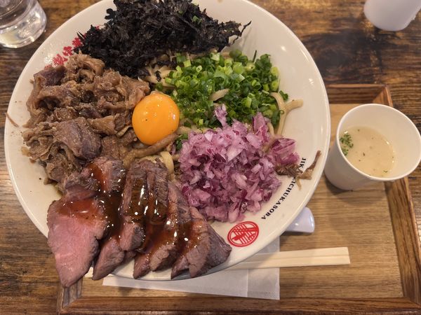 「ビーフまぜそば　大盛り　ハラミ」@自家製中華そば 麺の虜の写真