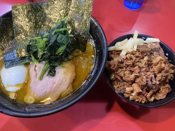 「ラーメン中盛　ライス　くずれ　まぶし」@家系総本山 ラーメン吉村家の写真