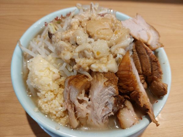 「並豚ラーメン(全マシ)」@豚と脂。の写真