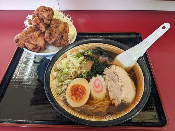 「ラーメンとミニとりから丼　900円」@食堂 かみげんの写真