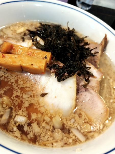 「背脂煮干しらぁ麺」@らぁめん矢 ロックンビリースーパーワンの写真