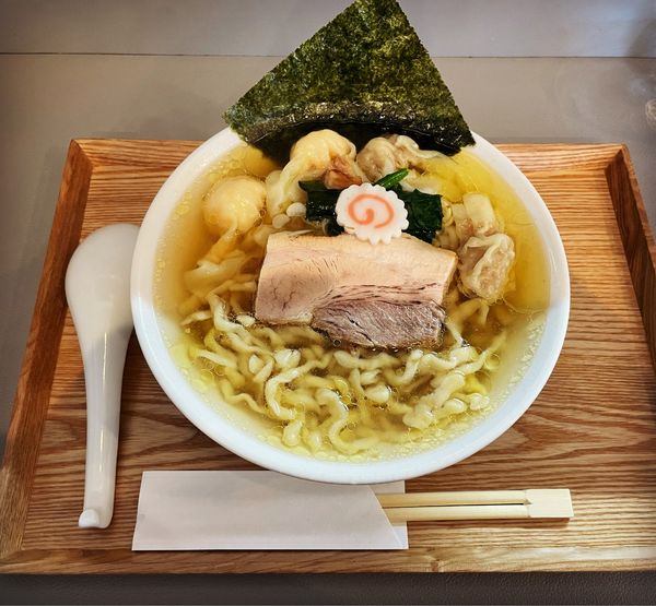 「ワンタン付き生姜醤油ラーメン(白醤油)」@あはれの写真