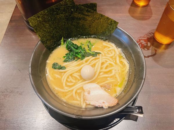 「ラーメン」@横浜とんこつラーメン まんぷく家の写真