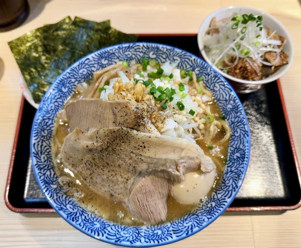 「背脂らー麺（ZAN～山～）+特製とっぴんぐ+力士味噌のっけ丼」@らー麺土俵 鶴嶺峰の写真