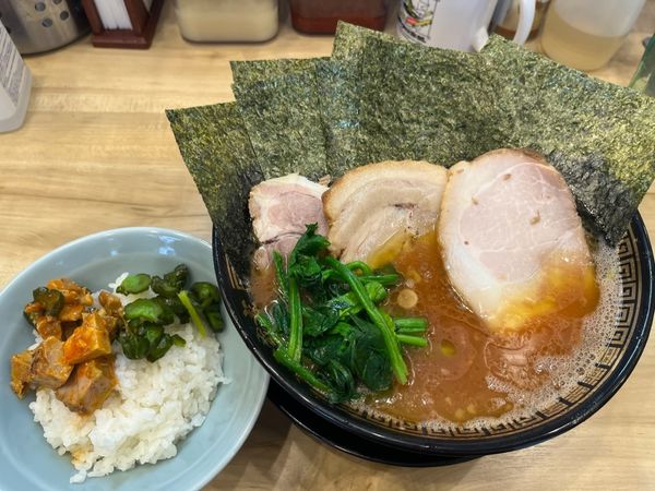 「裏むさ ぶたざんまい 中＋のり＋小ライス」@横浜ラーメン 裏武蔵家 西千葉本店の写真