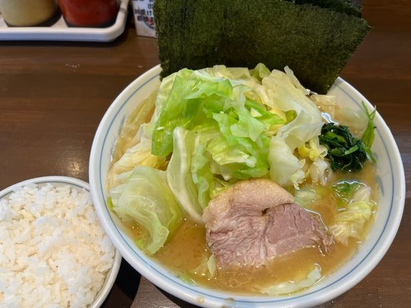 「キャベツラーメン、中盛、のり、ライス（小）」@横浜家系ラーメン 中島家の写真