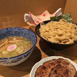 中盛り　縮れ平打ち　ハーフチャーシュー