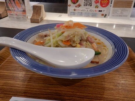 「長崎ちゃんぽん　麺少なめ」@リンガーハット YOKOHAMA PREMIUM 横浜西口店の写真