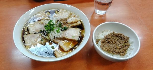 「チャーシューメン（濃口）大盛、生姜丼」@日陰の写真