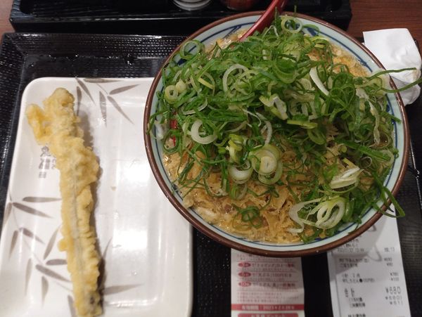 「肉がさね玉子あんかけ690円、ごぼう天90円」@丸亀製麺 我孫子店の写真