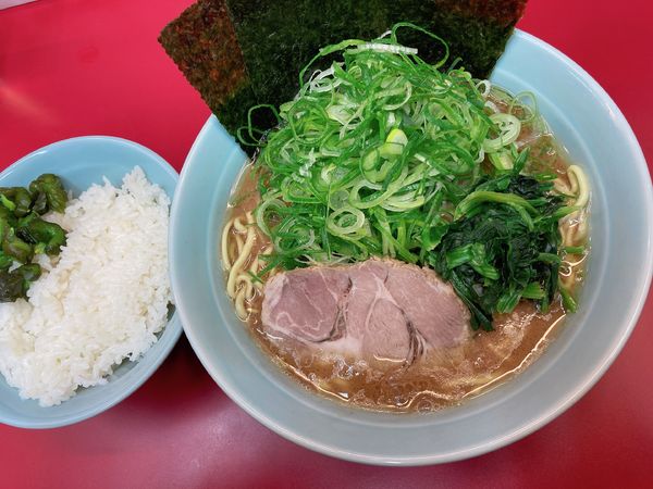 「ラーメン（並）＋ネギ」@横浜ラーメン 武蔵家 大宮店の写真
