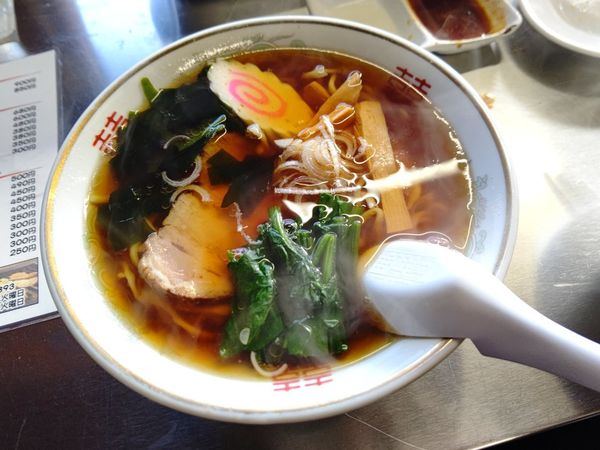 「醤油ラーメン(並盛)700円」@焼肉宝来軒の写真