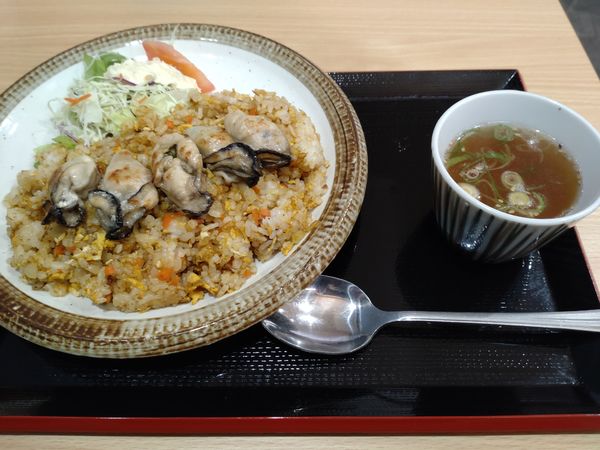 「牡蠣のカレー焼き飯　１０００円」@一福食堂の写真