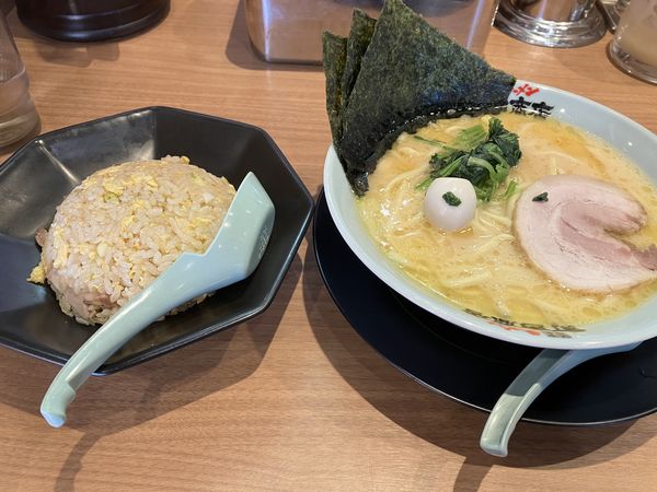 「特製ラーメン+チャーハンセット(1100円)」@町田商店 田無店の写真