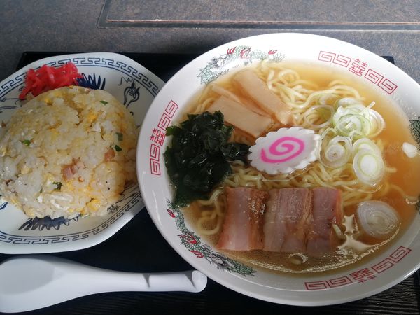 「しょうゆラーメンチャーハンセット＋カレーうどん＋もつ煮」@鉄剣タロー食堂の写真