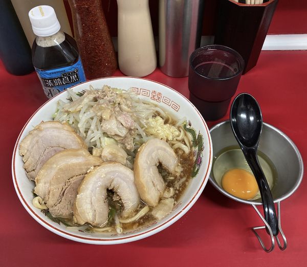 「小ラーメン豚入り＋生卵」@ラーメン二郎 湘南藤沢店の写真