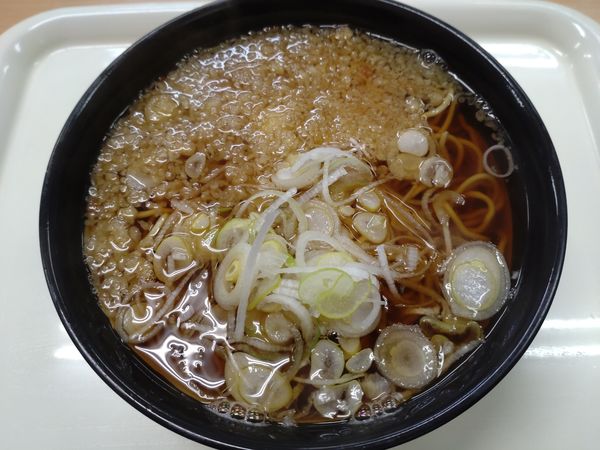 「かけ（黄そば・大盛）　３５０円」@驛前そば 丸政 甲府駅北口店の写真