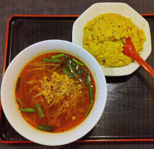 「台湾ラーメン(激辛)＋炒飯 780円のセット」@中華台湾料理 風味定食屋の写真