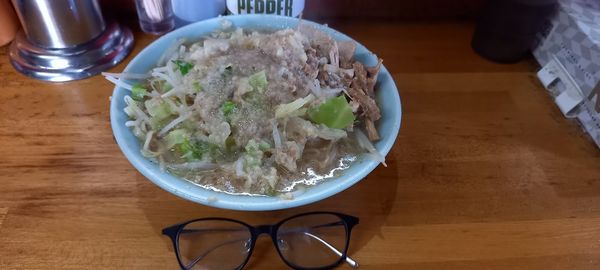 「ラーメン(にんにく少し・あぶら多め)」@ラーメン髭の写真