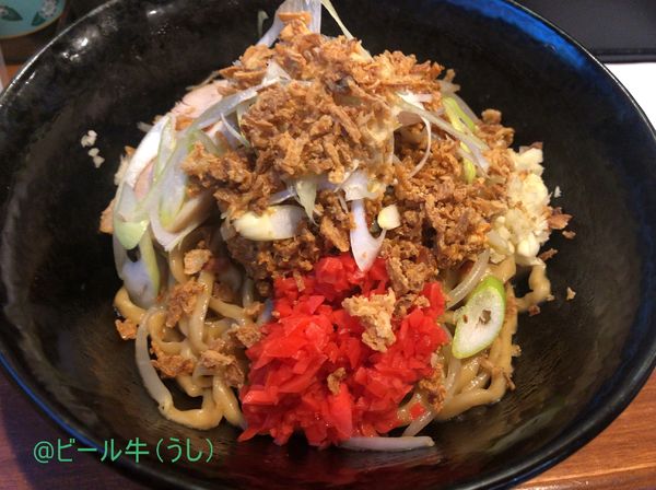 「カレーまぜそば小(900円)ニンニクショウガネギタマゴ」@大宮まぜそば 誠治の写真