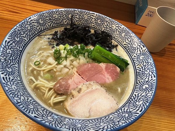 「濃厚煮干しそば＋和え玉」@麺屋いとうの写真