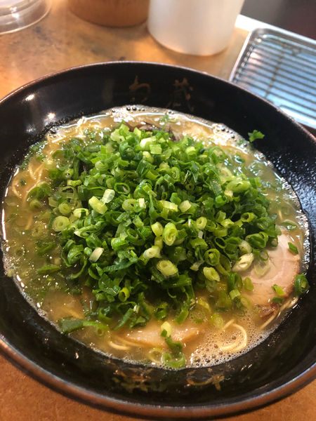 「青葱ラーメン (900円)」@博多とんこつラーメン わ蔵 中目黒店の写真